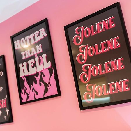 Maevela Apartments ☆ Pink Luxury Apartment With Balcony - Birmingham City Centre - 5 Min Walk From Bullring, Cube, Mailbox, New Street Station - Free Netflix & Wifi Kültér fotó