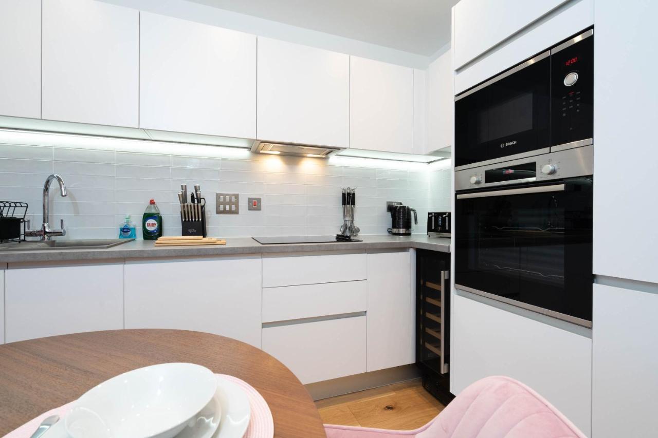 Maevela Apartments ☆ Pink Luxury Apartment With Balcony - Birmingham City Centre - 5 Min Walk From Bullring, Cube, Mailbox, New Street Station - Free Netflix & Wifi Kültér fotó