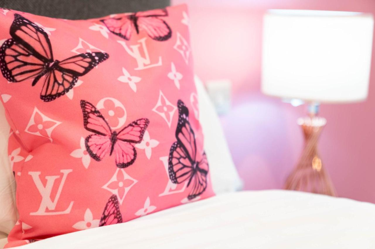 Maevela Apartments ☆ Pink Luxury Apartment With Balcony - Birmingham City Centre - 5 Min Walk From Bullring, Cube, Mailbox, New Street Station - Free Netflix & Wifi Kültér fotó