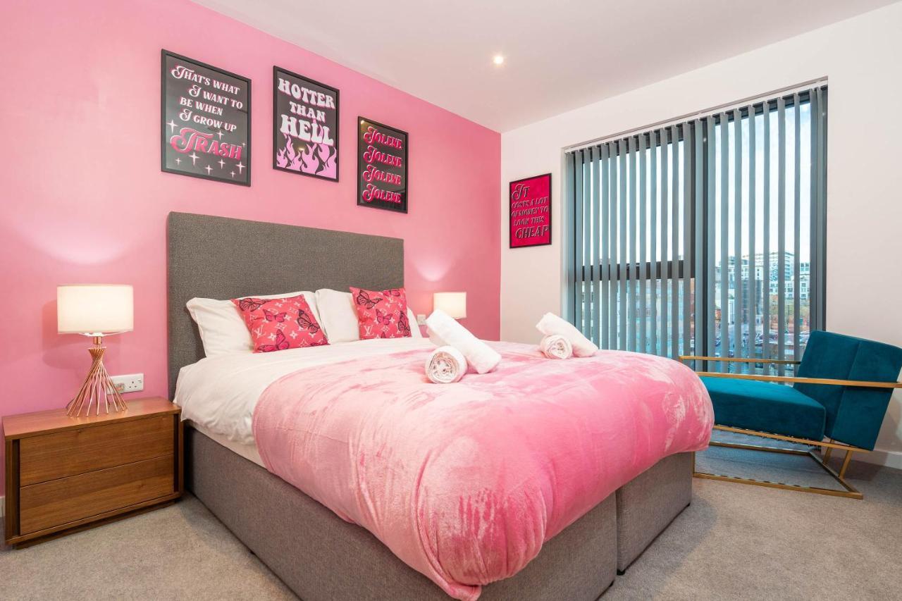Maevela Apartments ☆ Pink Luxury Apartment With Balcony - Birmingham City Centre - 5 Min Walk From Bullring, Cube, Mailbox, New Street Station - Free Netflix & Wifi Kültér fotó
